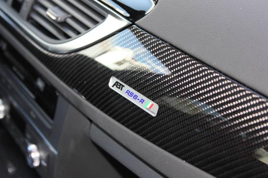 Детали интерьера Audi RS6-R Avant Edizione Italiana by ABT 2016 года  (фото 6 из 6)